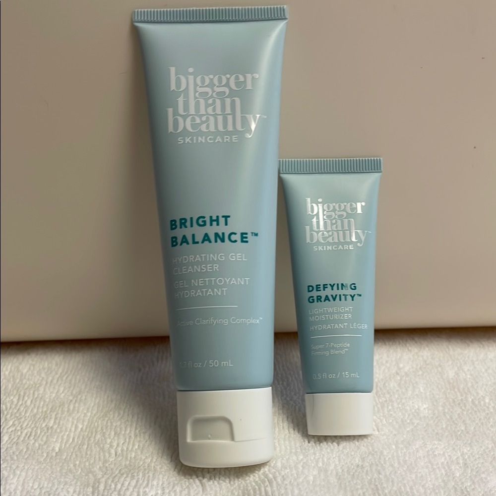 Thrive Causemetics Bright Balance and Defying Gravity Set - Light Blue and White